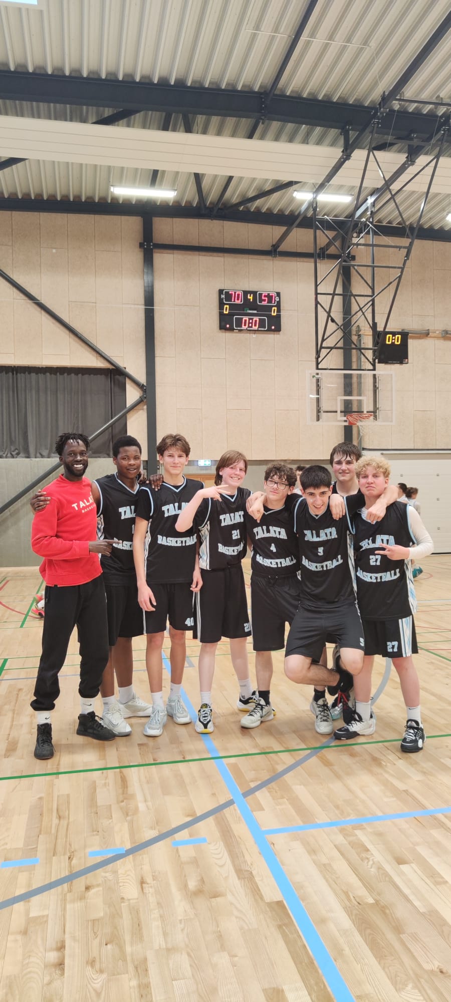 Malthe Mikkelsen and Talata Basketball teammates