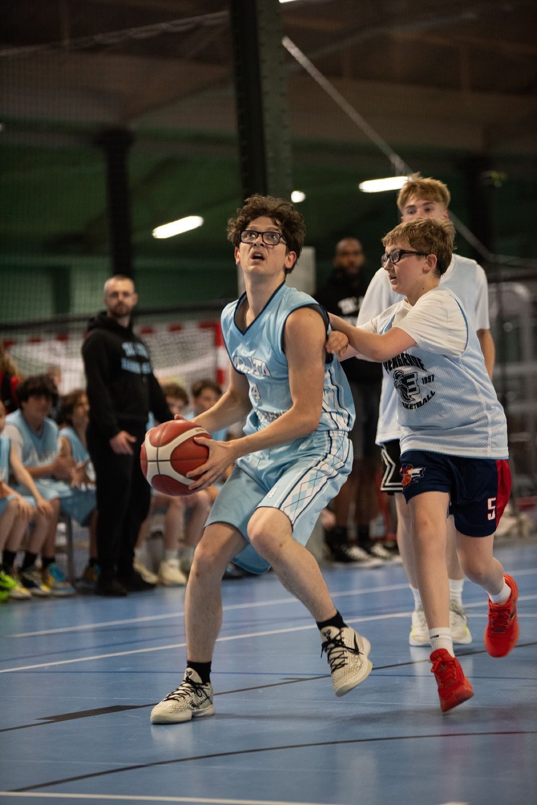 Talata player driving to the basket