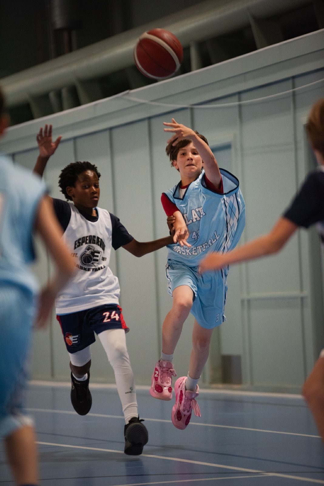 Talata player firing a jump pass