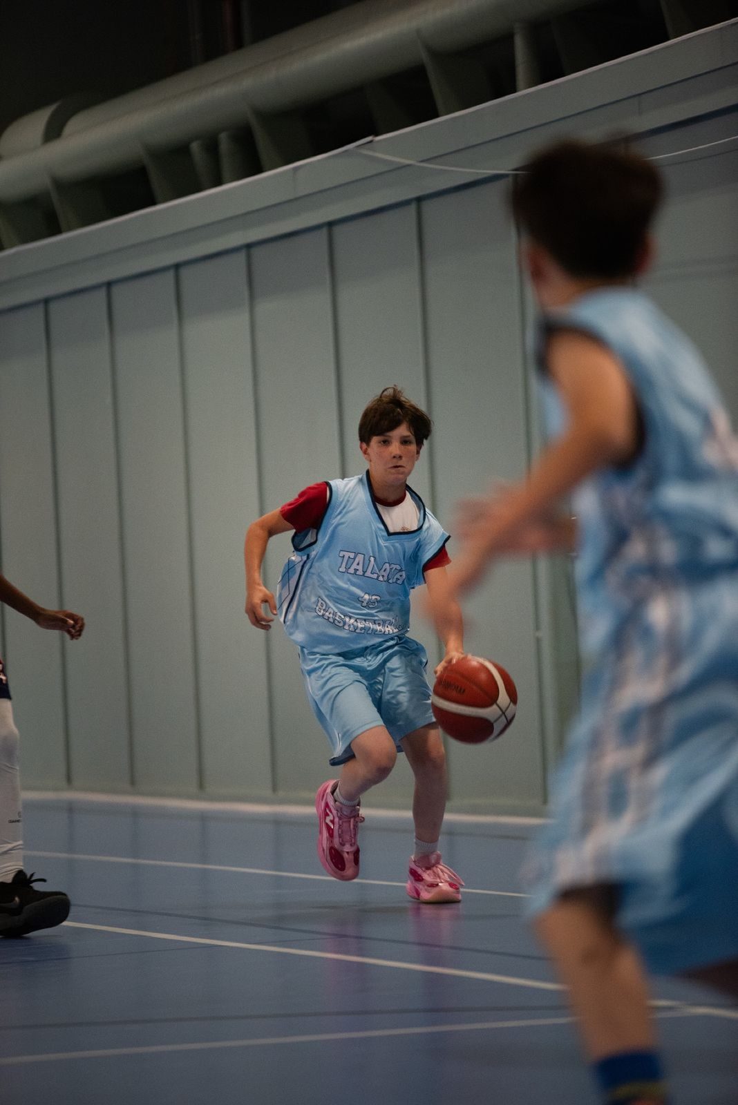 Talata player pushing the fast break