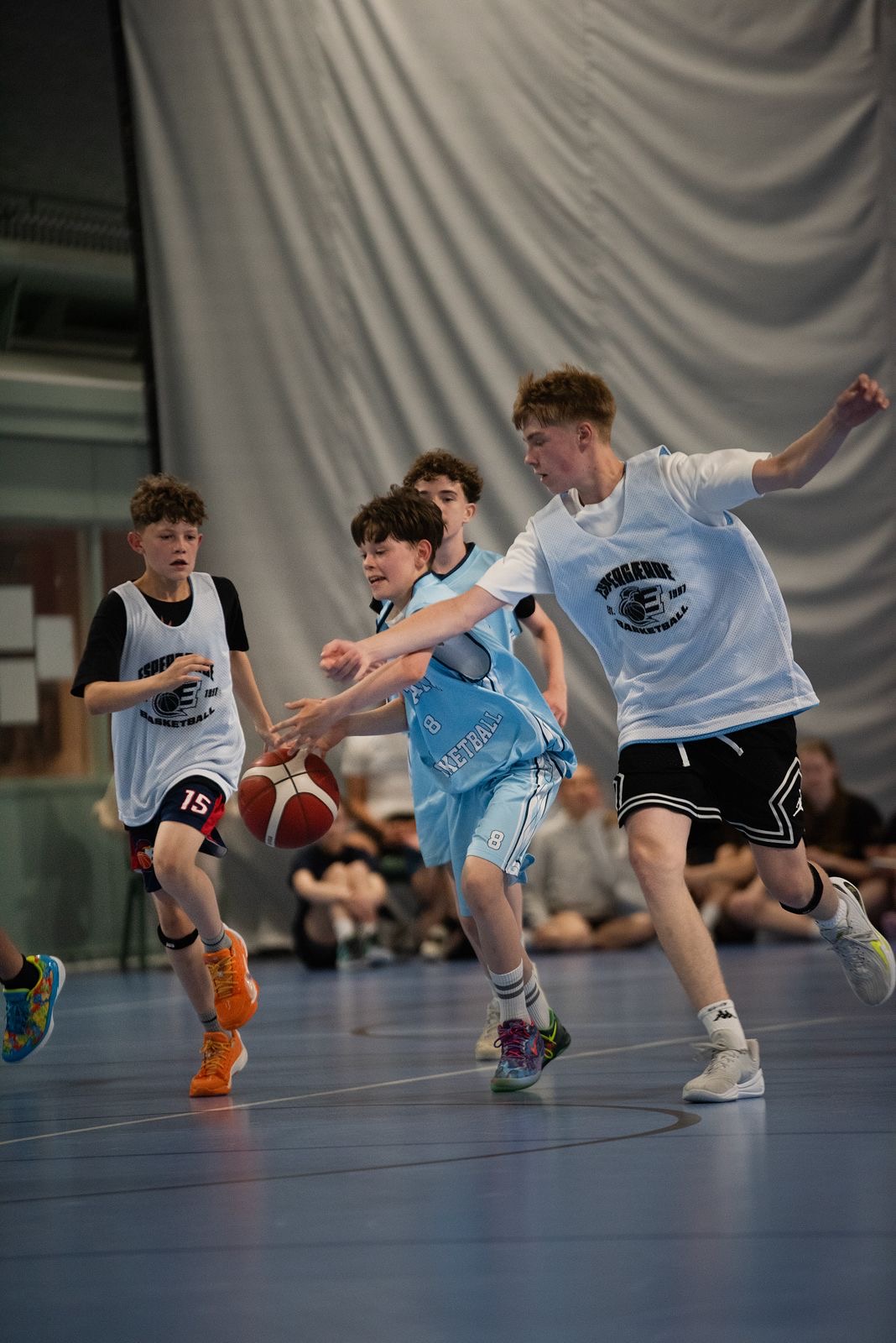 Talata defenders swarming the ball