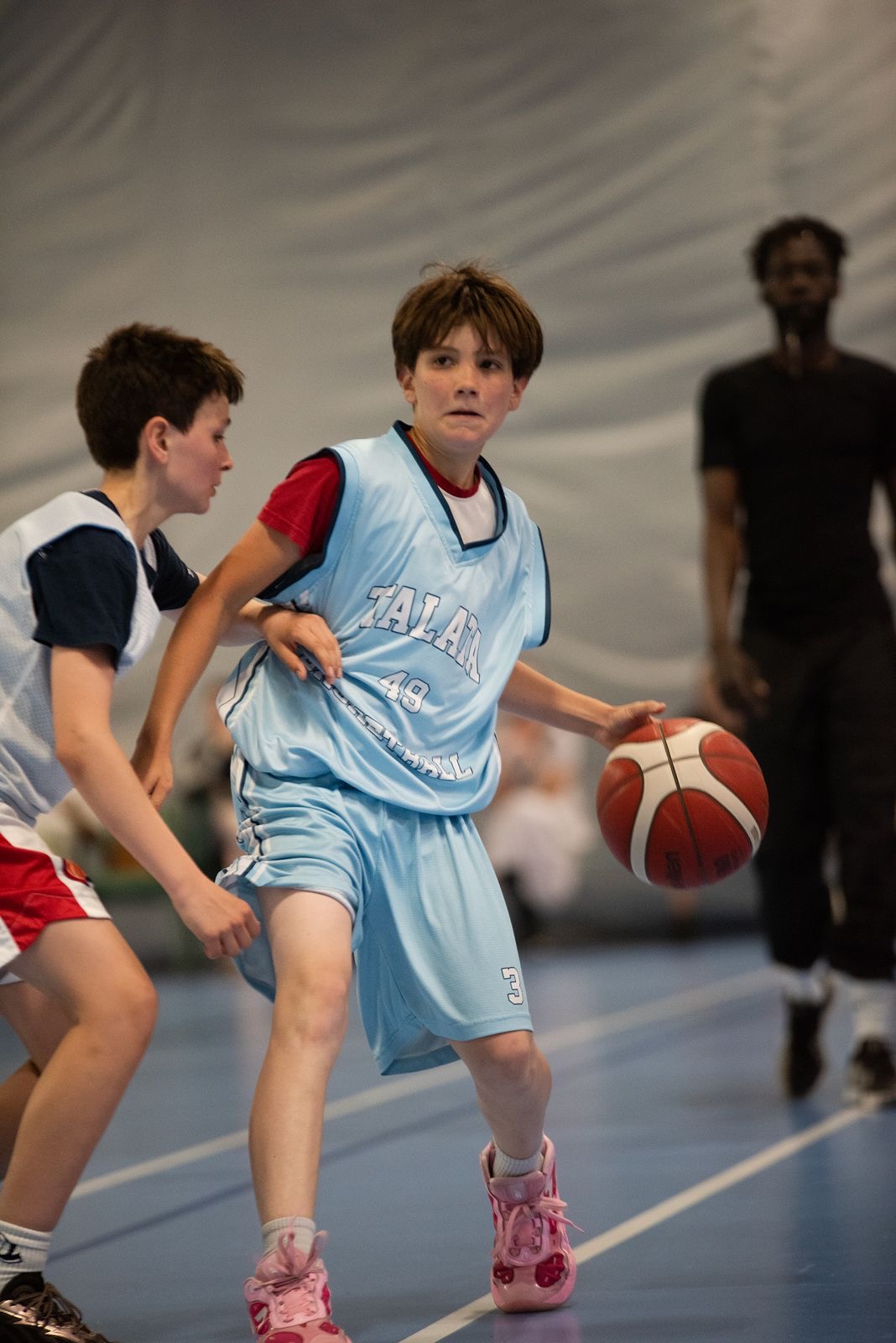 Talata player attacking off the dribble